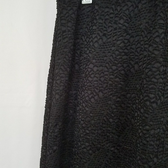 GIFTED🖤Textured Pencil Skirt - Picture 3 of 7